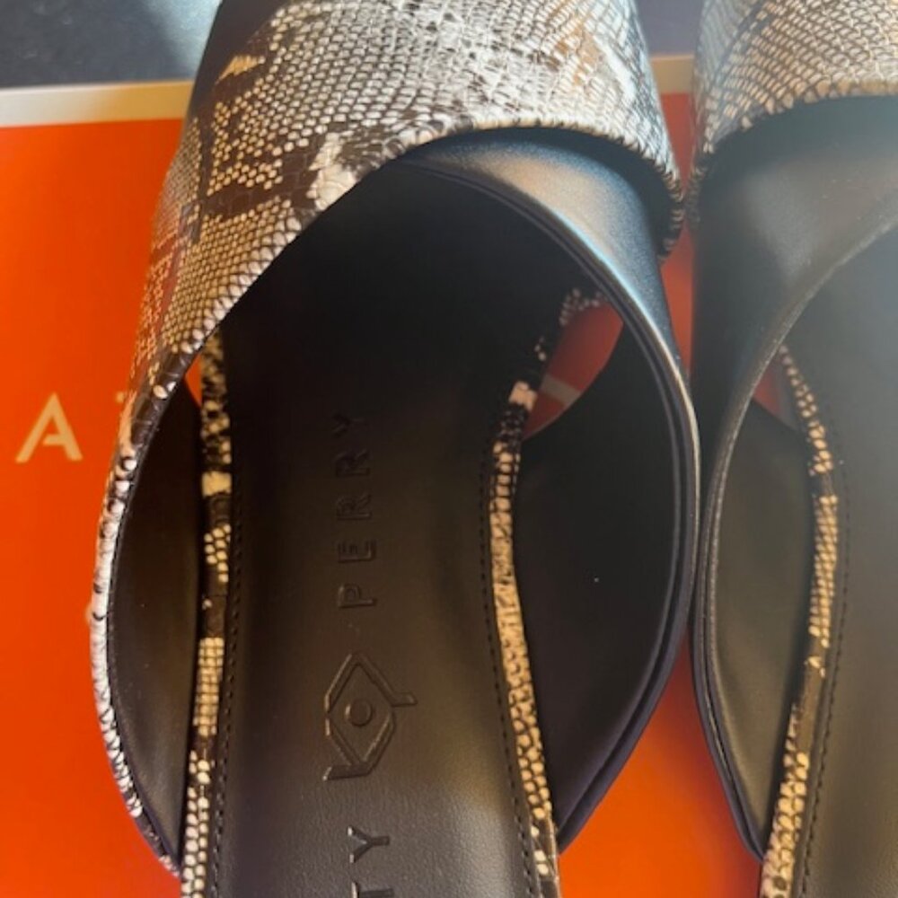 The Checked In Slide Sandal by Katy Perry Size 10 New with Box - Picture 5 of 8